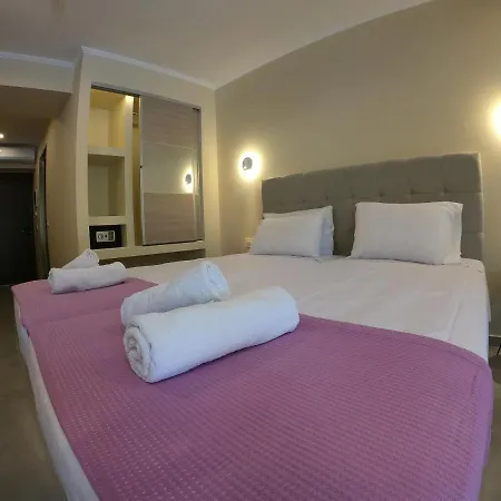 Paradise Hotel&bar 4*