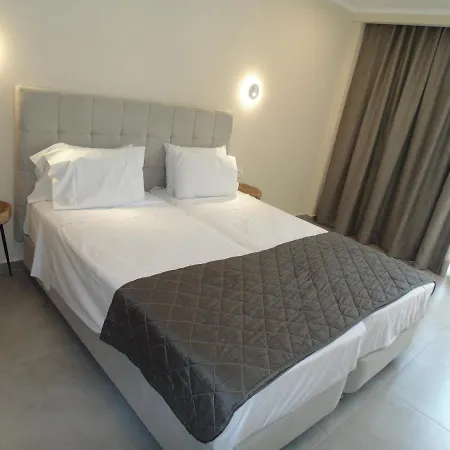 Paradise Hotel&bar 4*