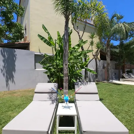 Paradise Hotel&bar 4*