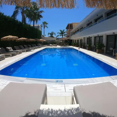 Paradise Hotel&bar 4*