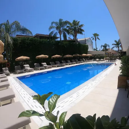 Paradise & Bar Aparthotel Plános