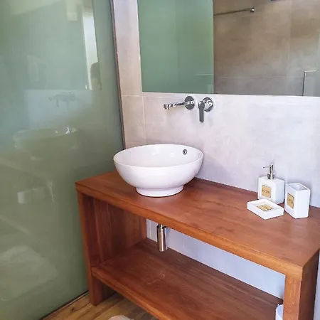 Paradise & Bar Apartmanhotel Plánosz