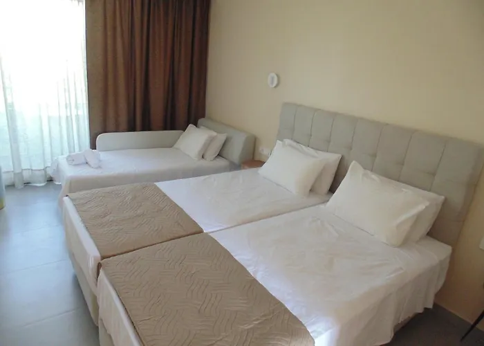 Paradise Hotel&bar Apartahotel 4*