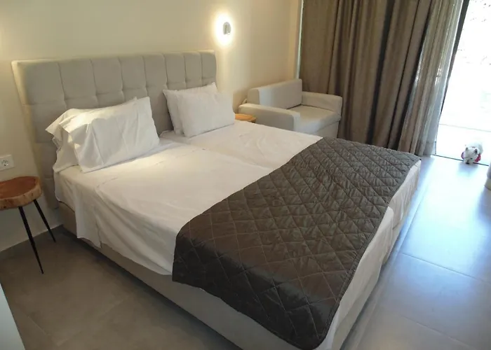 Paradise Hotel&bar