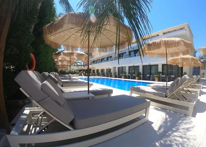 Paradise Hotel&bar 4* Plános