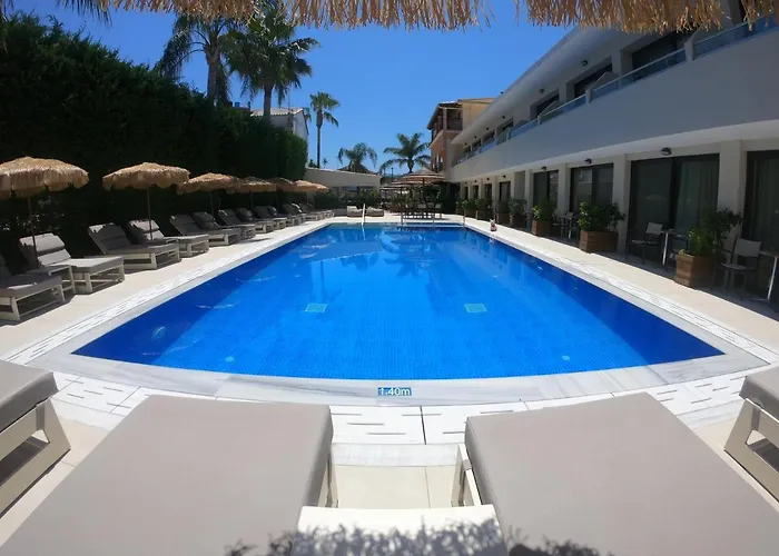 Paradise Hotel&bar 4*