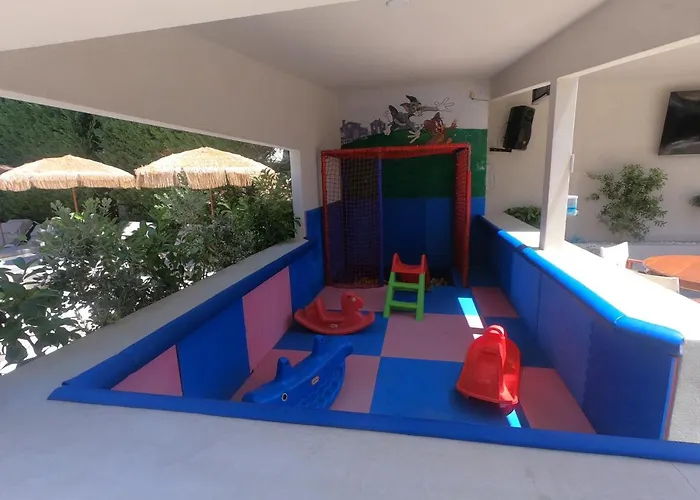 Paradise Hotel&bar