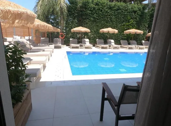 Paradise Hotel&bar Apartahotel Plános