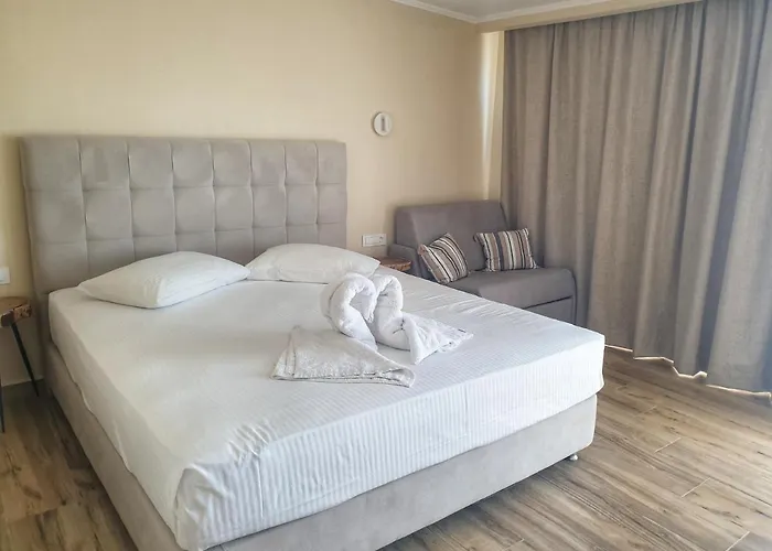 Paradise Hotel&bar Apartahotel 4*