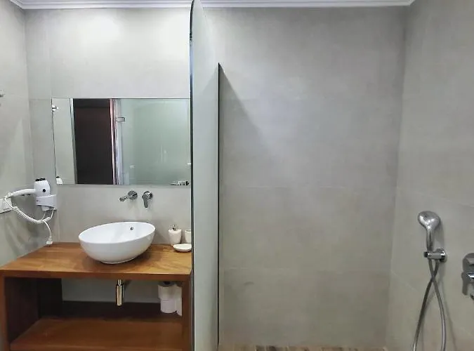 Paradise Hotel&bar 4*