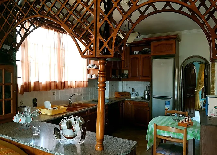 Paradise Hotel&bar