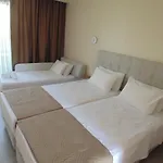 Paradise & Bar מלון דירות 4*