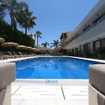 Paradise & Bar מלון דירות Plános
