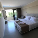מלון דירות Paradise & Bar Plános