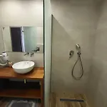 מלון דירות Paradise & Bar 4*