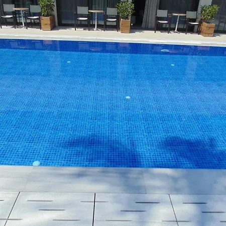 Aparthotel Paradise & Bar