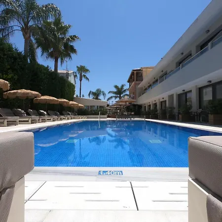 Paradise & Bar Aparthotel Plános