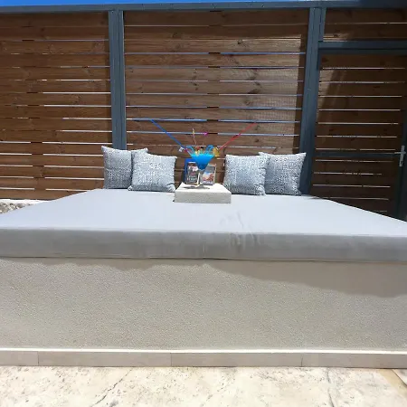 Apart-hotel Paradise & Bar 4*