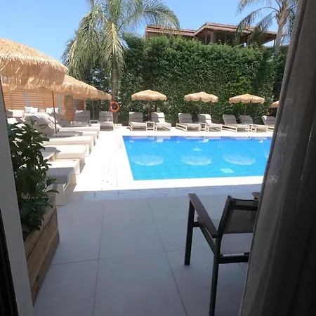 Paradise & Bar Apart-hotel Plános