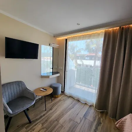 Paradise & Bar Aparthotel Plános