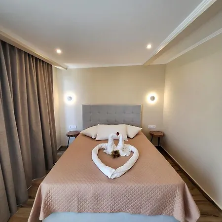 Apart-hotel Paradise & Bar 4*