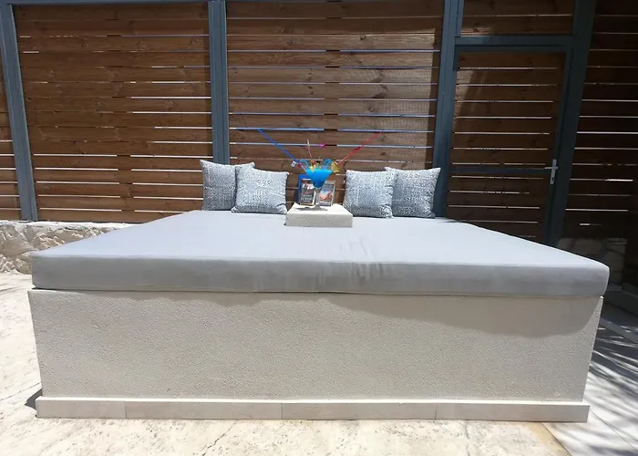 Lägenhetshotell Paradise & Bar 4*