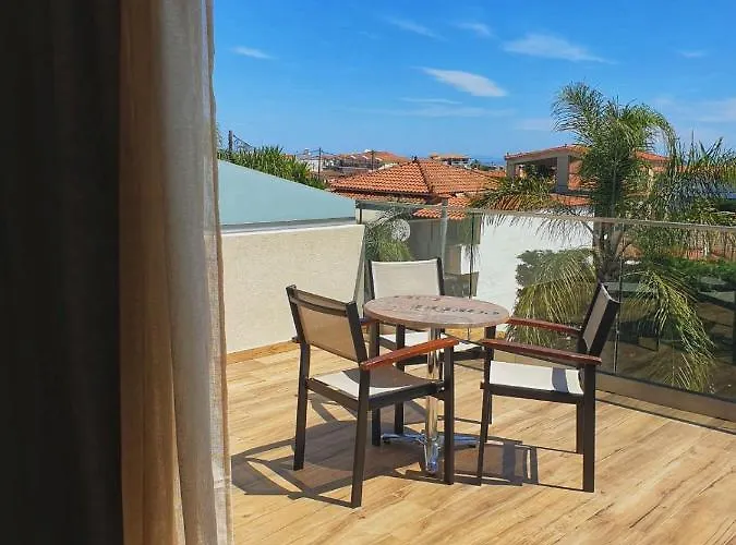 Lägenhetshotell Paradise & Bar 4*